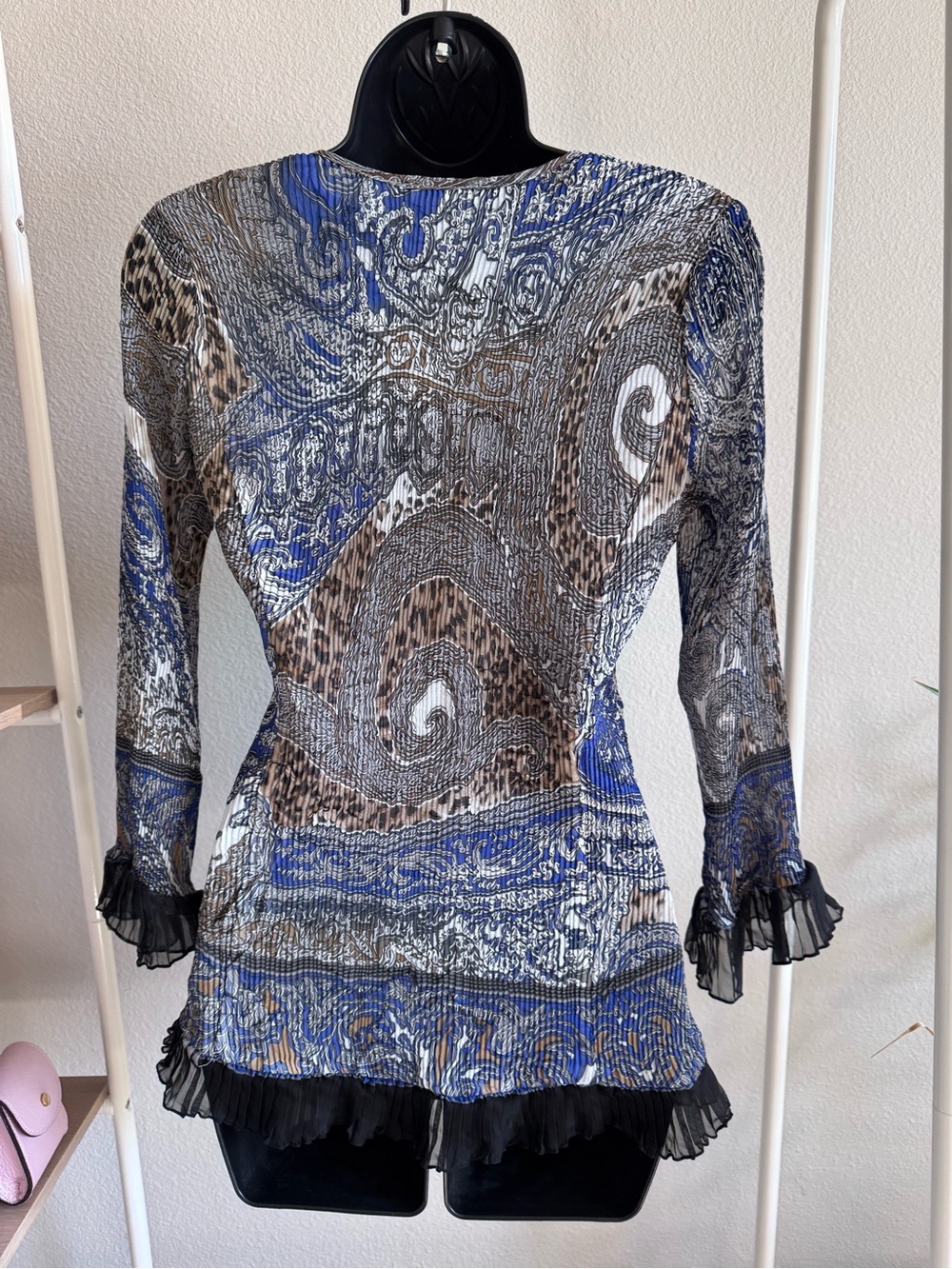 ALBERTO MAKALI Blue, Brown & Black Printed V-Neck Ruffle Top SZ MEDIUM - Picture 2 of 9